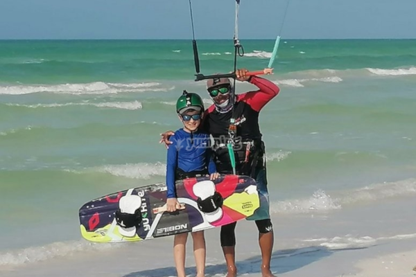 Explorando o Kiteboarding com Jovens e Adultos Madurando